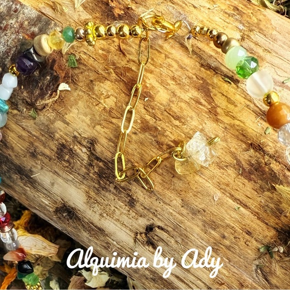 Gemstones rainbow beaded dainty statement necklace - Picture 3 of 3